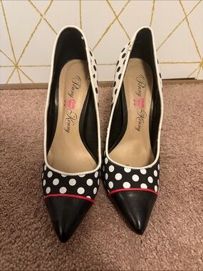 Black & White Polka Dot Pumps with Red Trim (Penny Loves Kenny, Size 7.5)